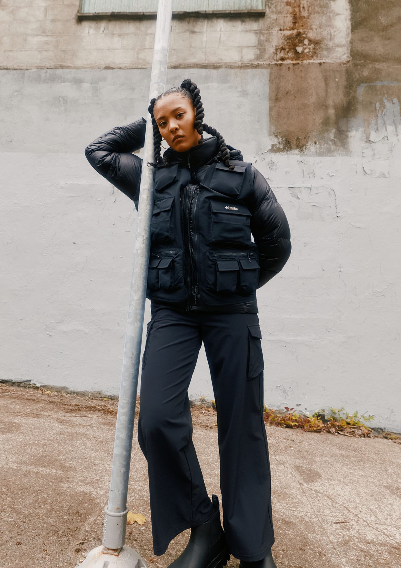 woman wearing the black CSC1938 jacket